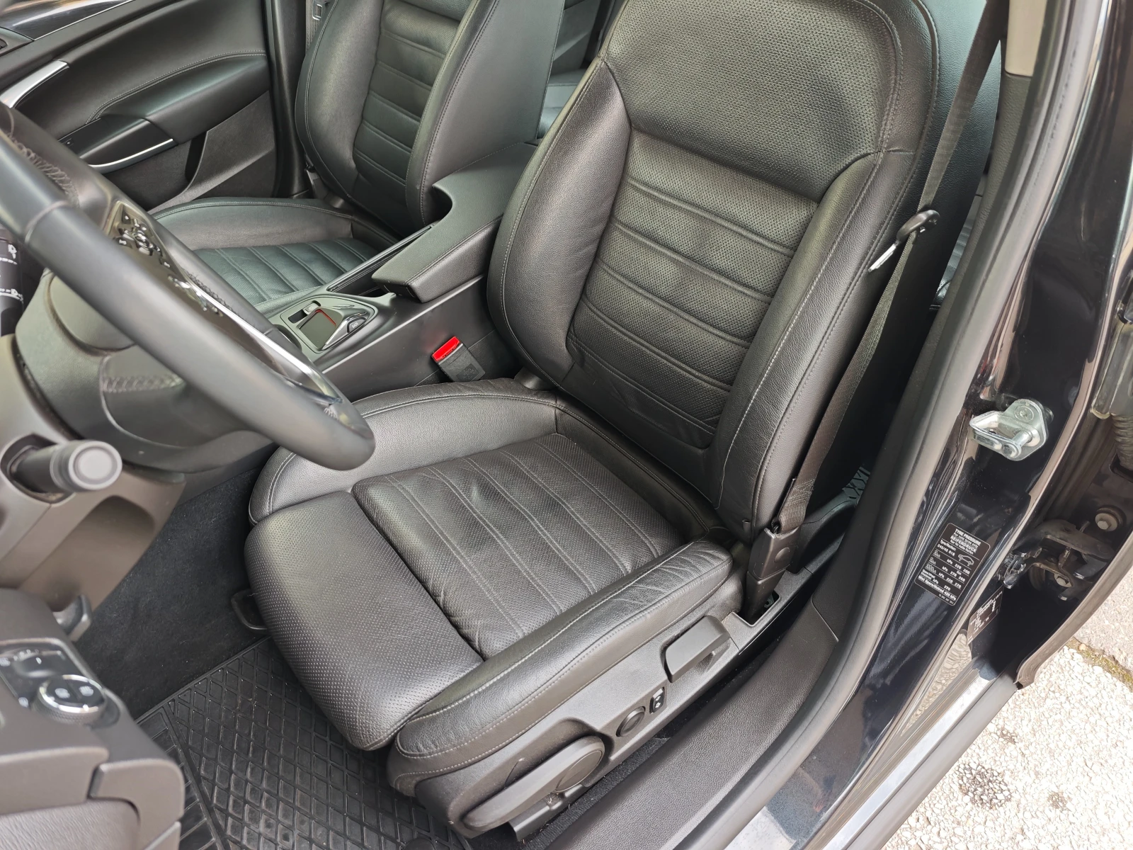 Opel Insignia 2.0 CDTI, снимка 13 - Автомобили и джипове - 55964949