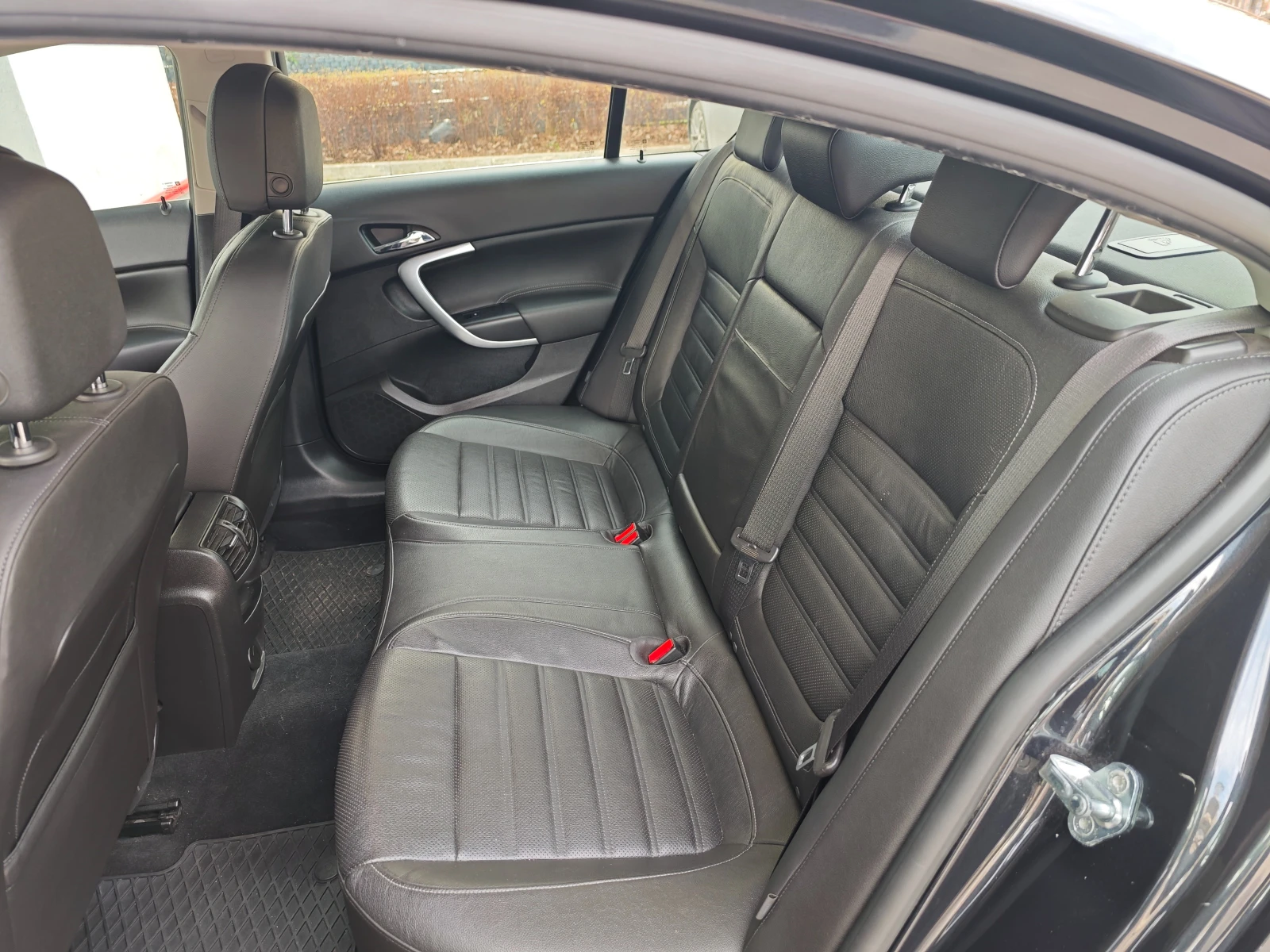 Opel Insignia 2.0 CDTI, снимка 12 - Автомобили и джипове - 55964949