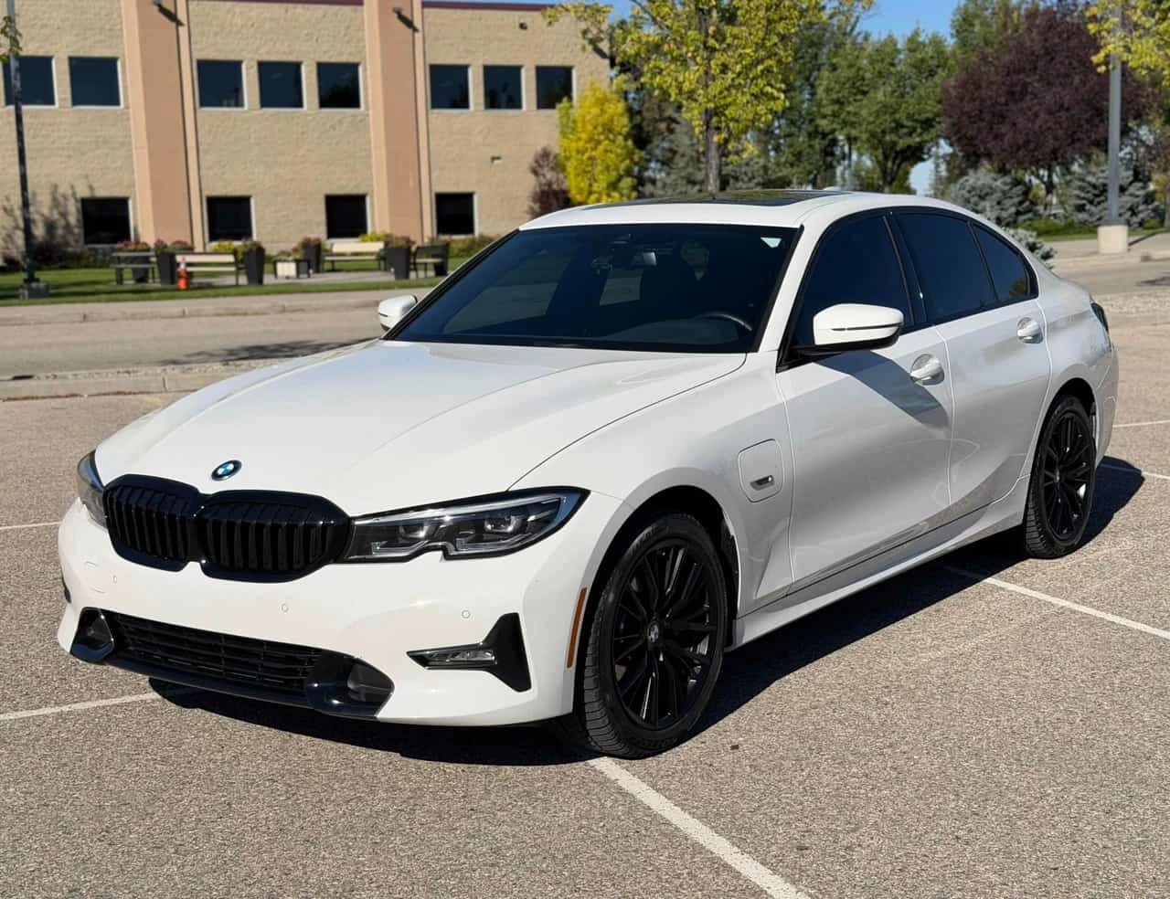 BMW 330 * 330e xDrive * CARFAX * ����� �� ����������� | Mobile.bg � ����������� 10