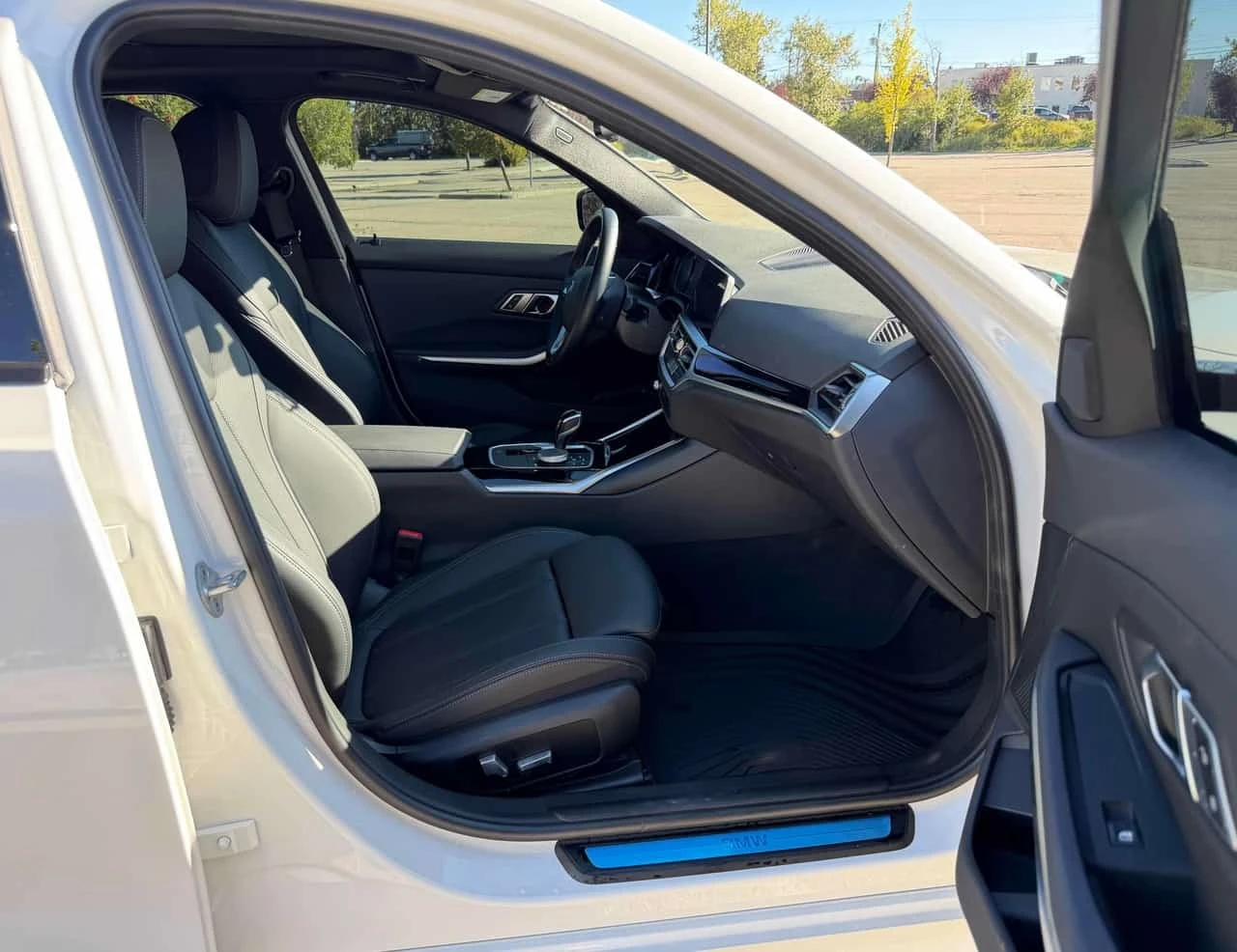BMW 330 * 330e xDrive * CARFAX * ����� �� ����������� | Mobile.bg � ����������� 17