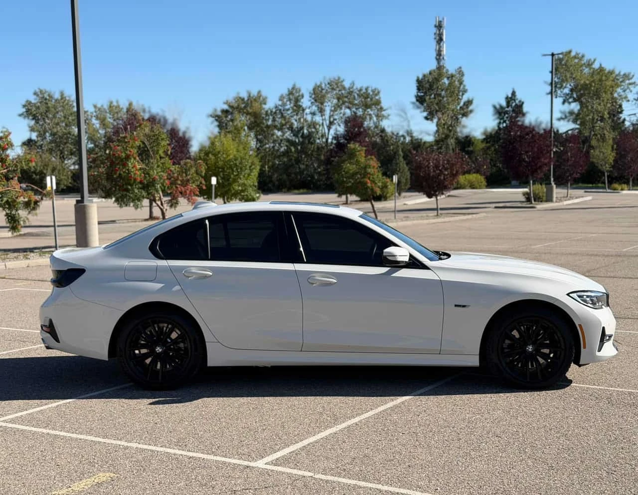 BMW 330 * 330e xDrive * CARFAX * ����� �� ����������� | Mobile.bg � ����������� 3