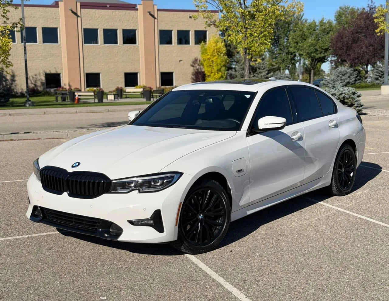 BMW 330 * 330e xDrive * CARFAX * ����� �� ����������� | Mobile.bg � ����������� 1