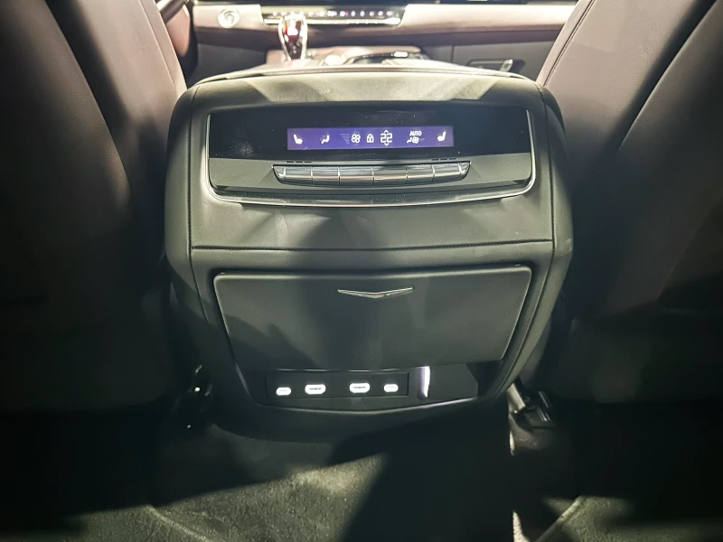 Cadillac Escalade V, снимка 16 - Автомобили и джипове - 52011883