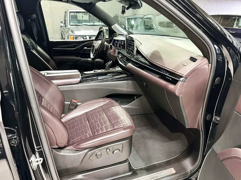 Cadillac Escalade V, снимка 12 - Автомобили и джипове - 52011883