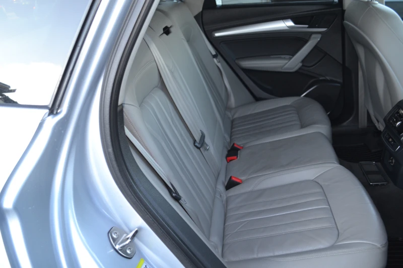 Audi Q5 2.0TDI, снимка 10 - Автомобили и джипове - 52752111