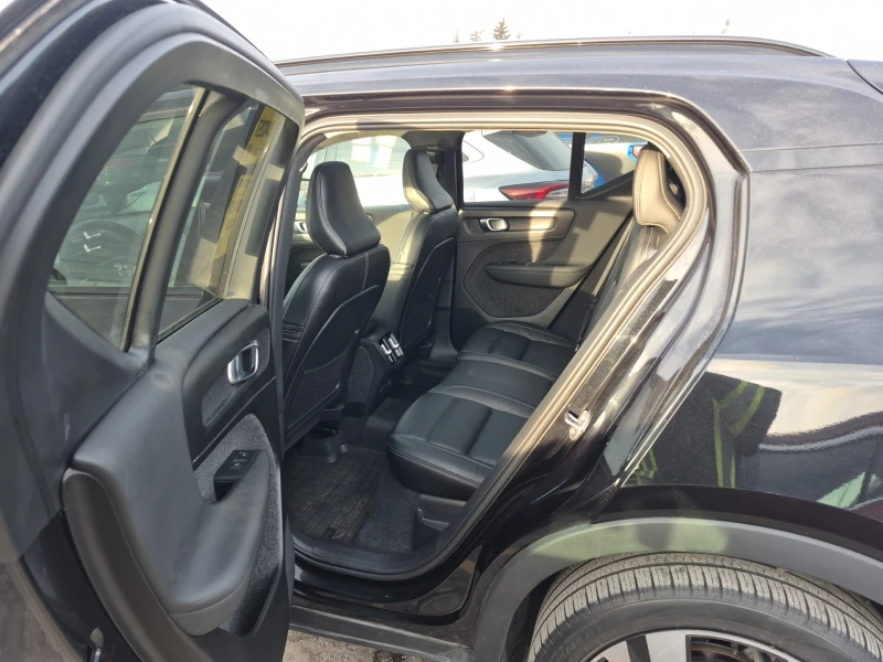 Volvo XC40 PLUS DARK THEME * * CARFAX * * АВТО КРЕДИТ * * , снимка 6 - Автомобили и джипове - 52901261