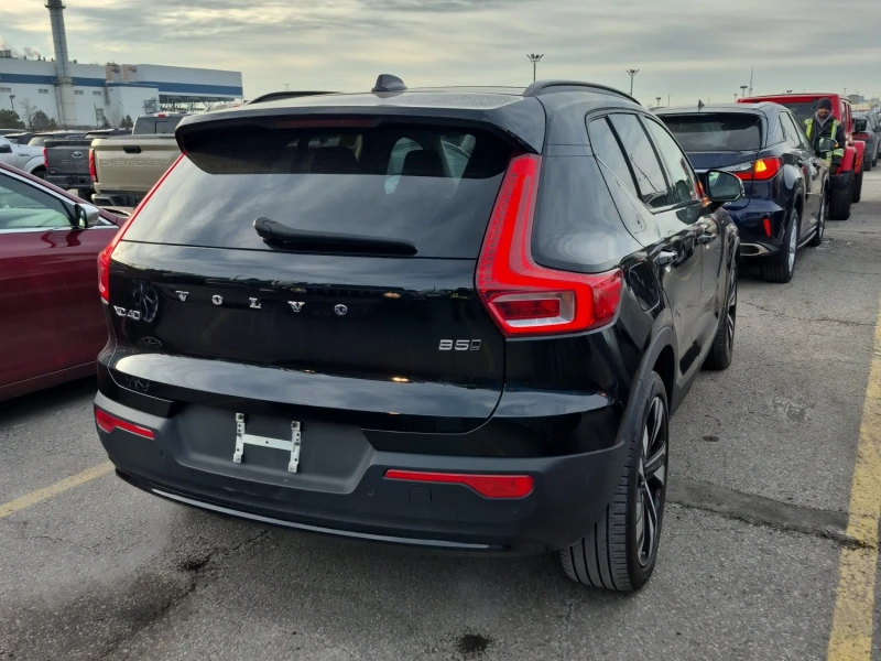 Volvo XC40 PLUS DARK THEME * * CARFAX * * АВТО КРЕДИТ * * , снимка 3 - Автомобили и джипове - 52901261