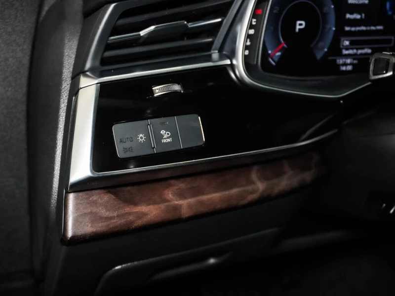 Audi Q8 PROGRESSIV S-LINE| DISTRONIK| ПАНО| BANG&OLUFSEN| , снимка 13 - Автомобили и джипове - 53523605