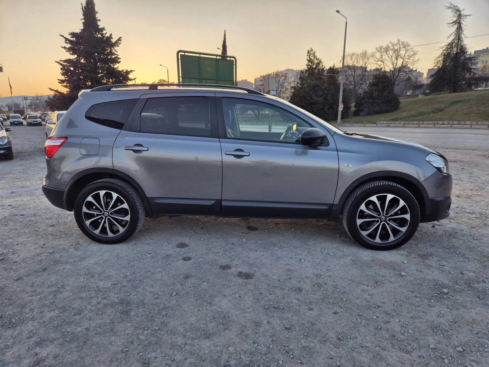 Nissan Qashqai + 2 2.0DCI 4x4 - изображение 6