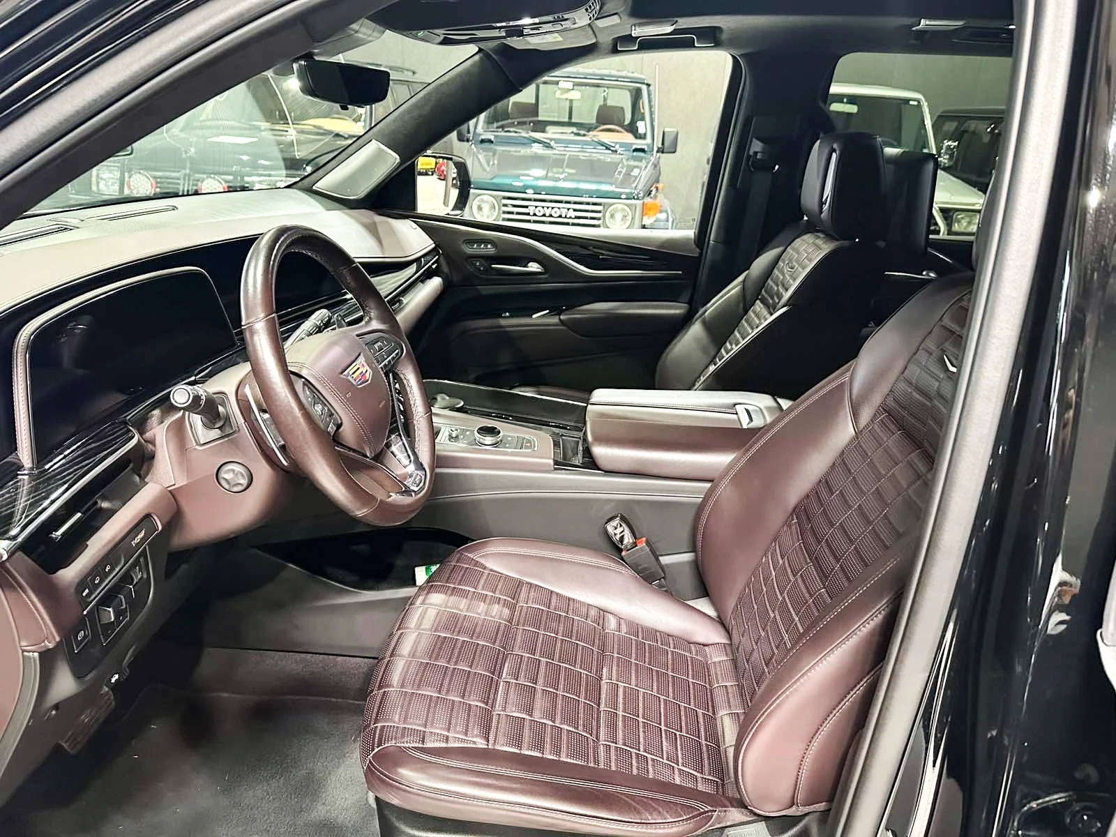 Cadillac Escalade V | Mobile.bg   11