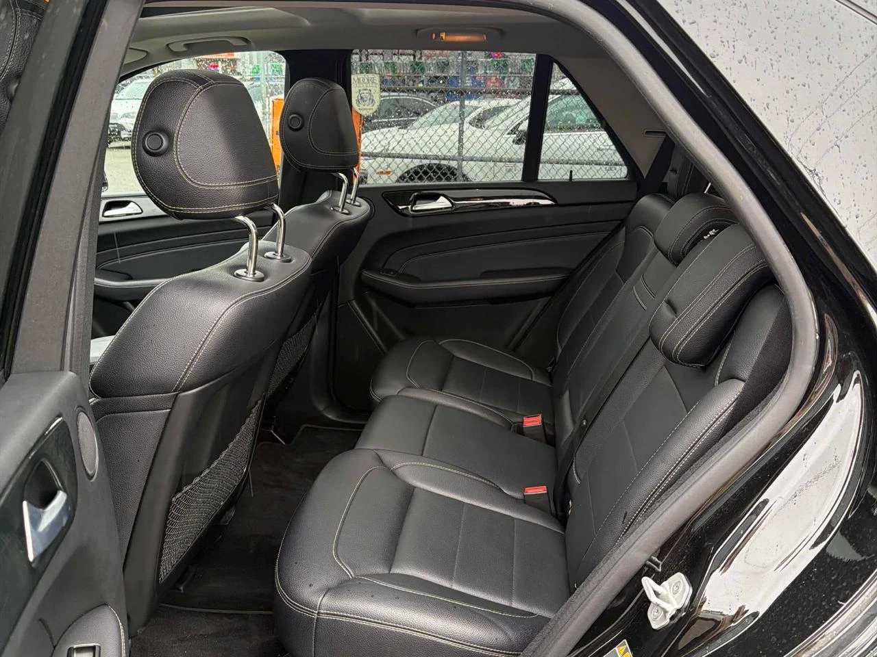 Mercedes-Benz ML 350 BlueTec* ВъздушноОкачване* AMG pack* Подгреви* H&К, снимка 10 - Автомобили и джипове - 54028233