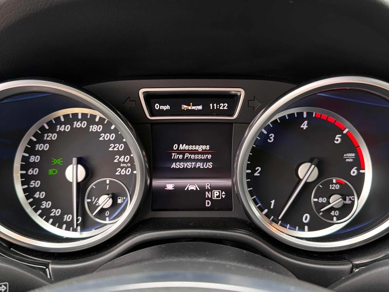 Mercedes-Benz ML 350 BlueTec* ВъздушноОкачване* AMG pack* Подгреви* H&К, снимка 8 - Автомобили и джипове - 54028233