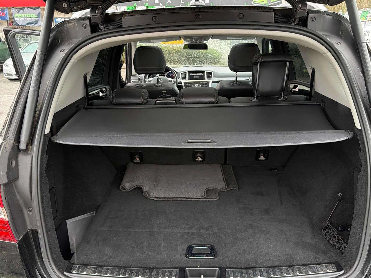 Mercedes-Benz ML 350 BlueTec* ВъздушноОкачване* AMG pack* Подгреви* H&К, снимка 12 - Автомобили и джипове - 54028233