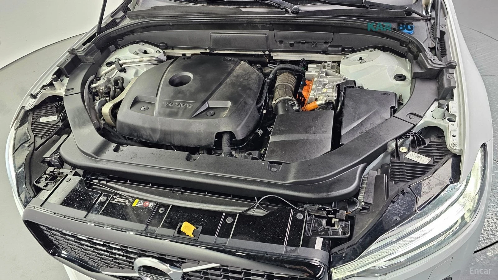 Volvo XC60 * T8* RECHARGE* R-Design* КОЖА* ПОДГРЕВ* ПАНОРАМА*, снимка 5 - Автомобили и джипове - 54767887