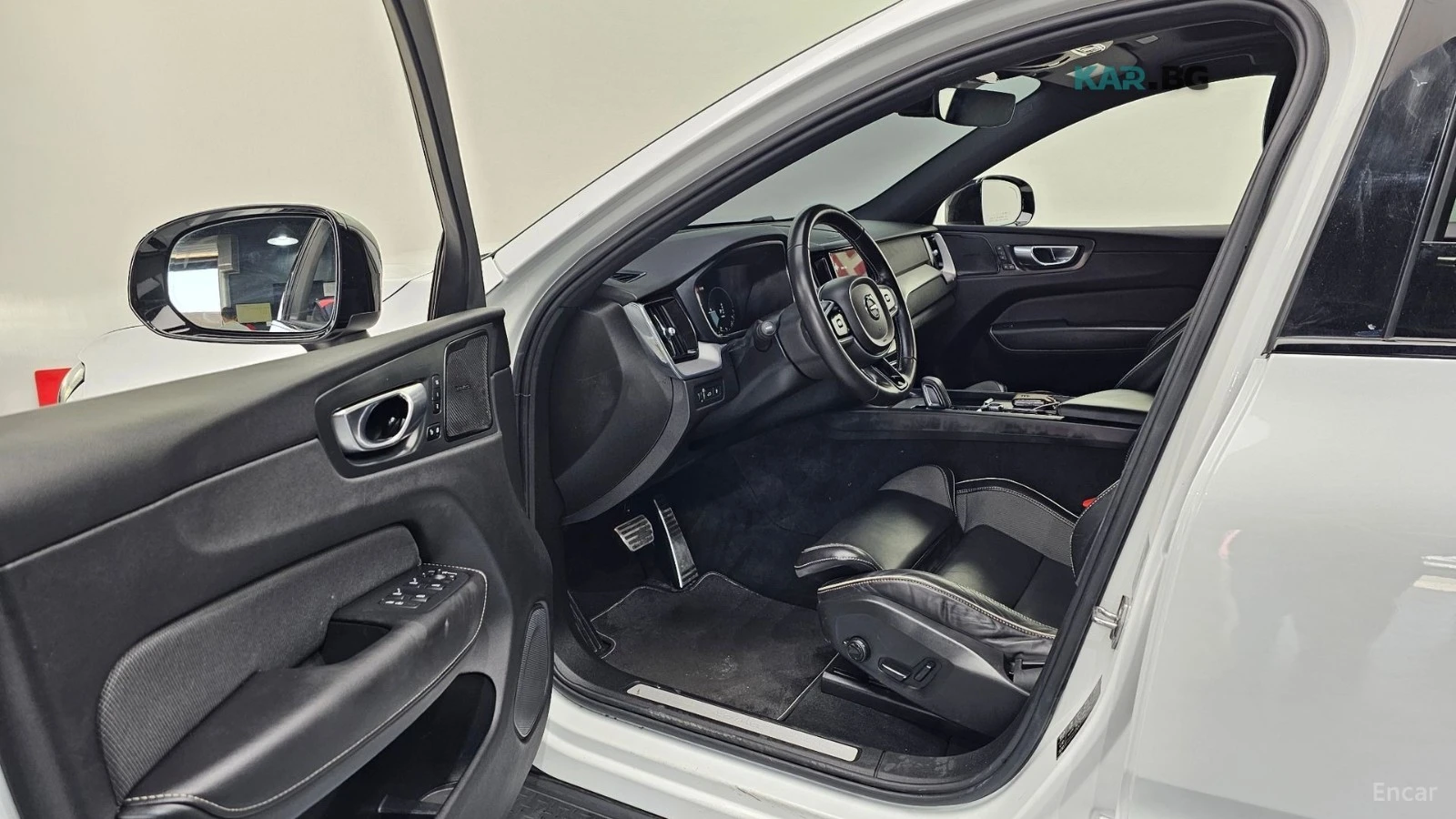 Volvo XC60 * T8* RECHARGE* R-Design* КОЖА* ПОДГРЕВ* ПАНОРАМА*, снимка 9 - Автомобили и джипове - 54767887