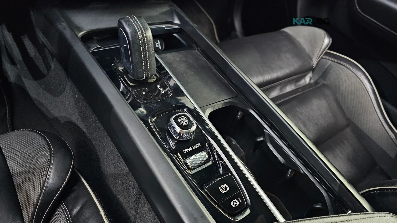 Volvo XC60 * T8* RECHARGE* R-Design* КОЖА* ПОДГРЕВ* ПАНОРАМА*, снимка 8 - Автомобили и джипове - 54767887