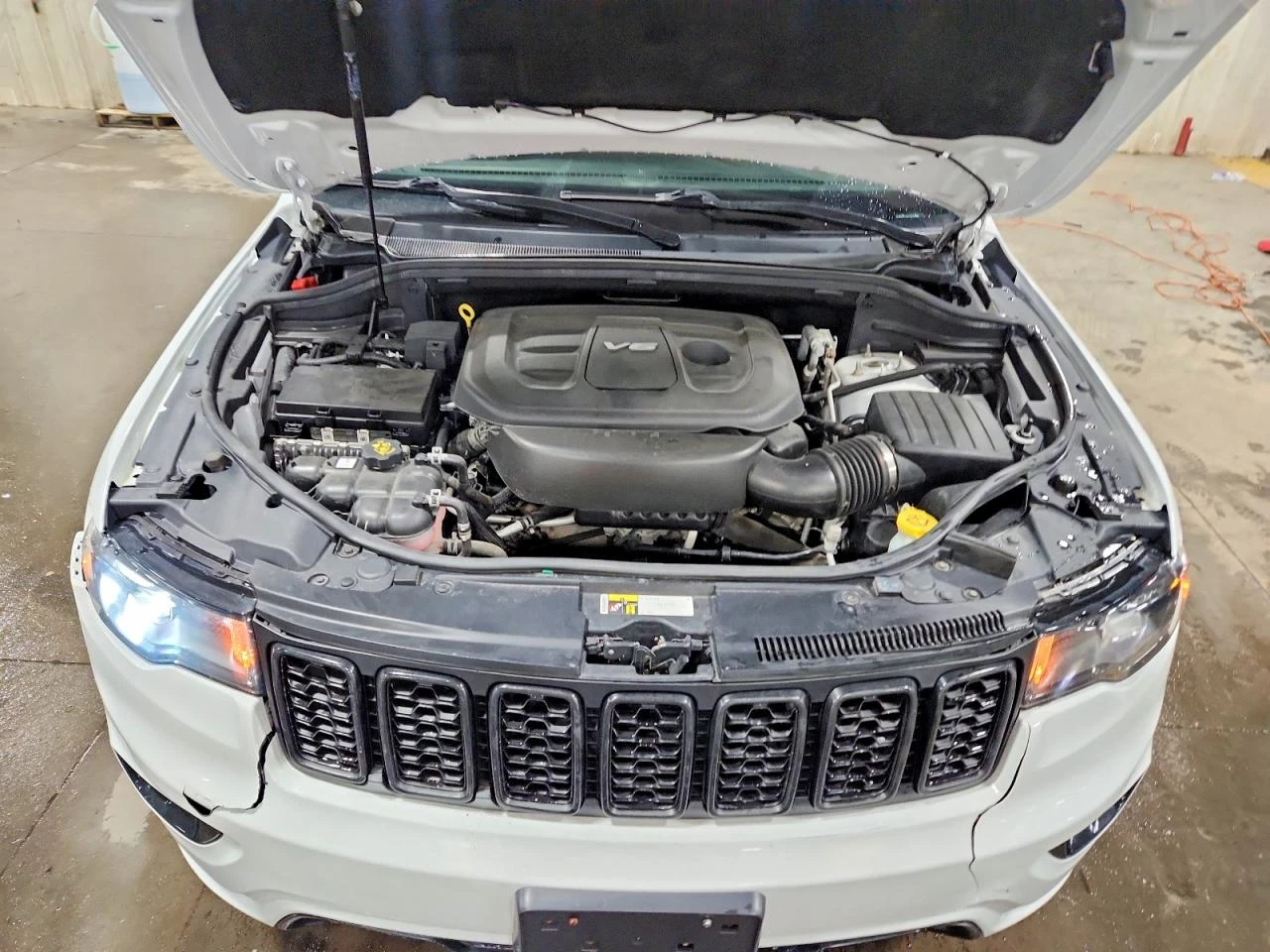 Jeep Grand cherokee 3.6l Laredo, снимка 12 - Автомобили и джипове - 55103049