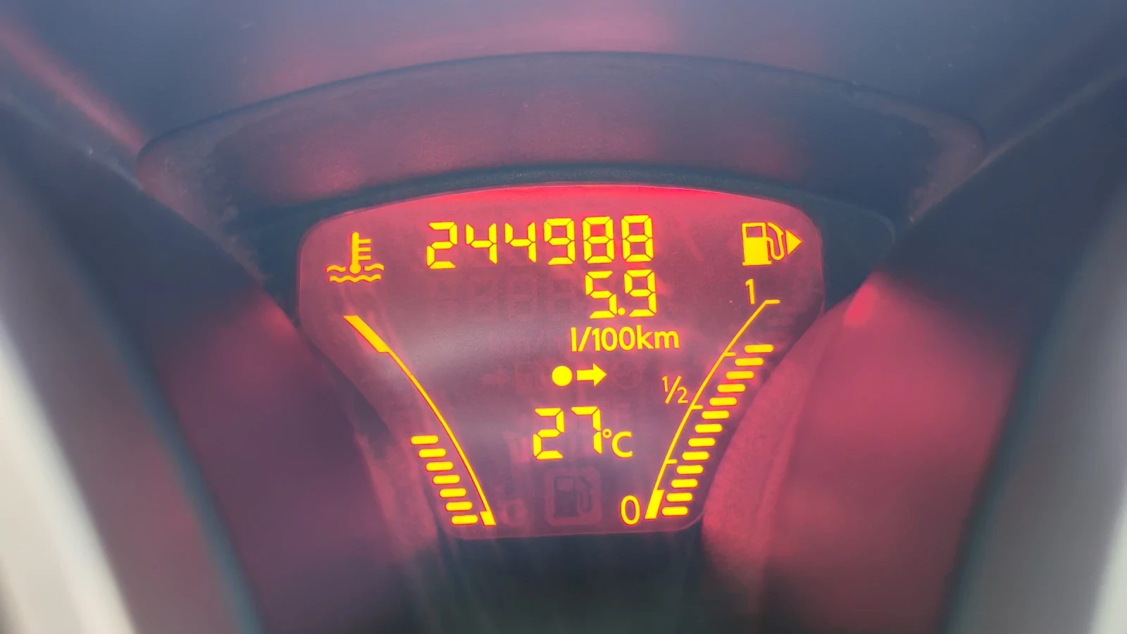 Nissan Juke 1.5DCI, снимка 7 - Автомобили и джипове - 55434491