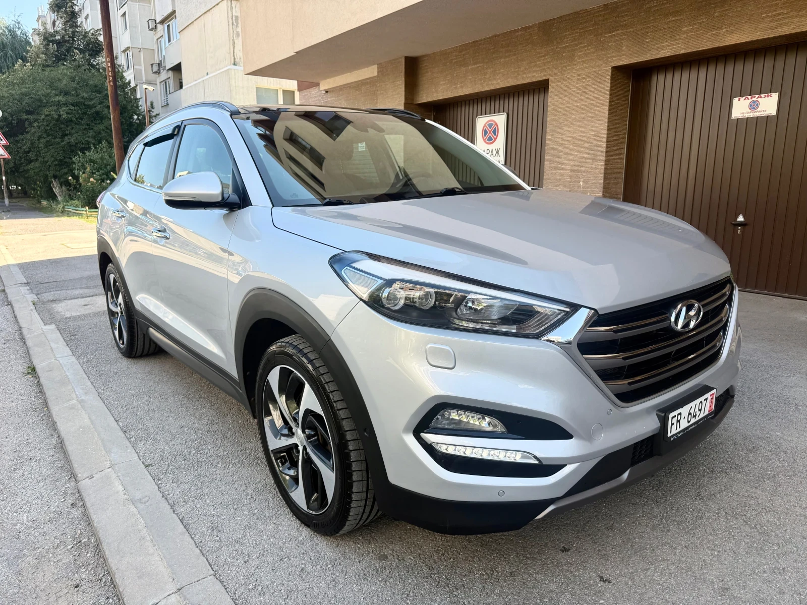 Hyundai Tucson 2.0CRDI 4WD Швейцария, снимка 4 - Автомобили и джипове - 55487074