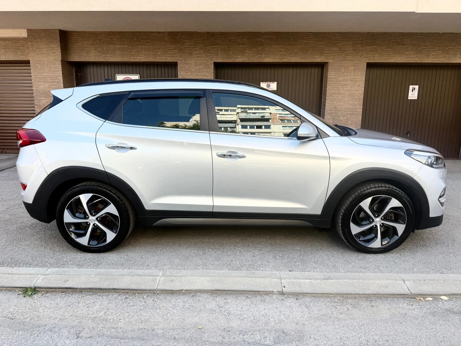 Hyundai Tucson 2.0CRDI 4WD Швейцария, снимка 5 - Автомобили и джипове - 55487074