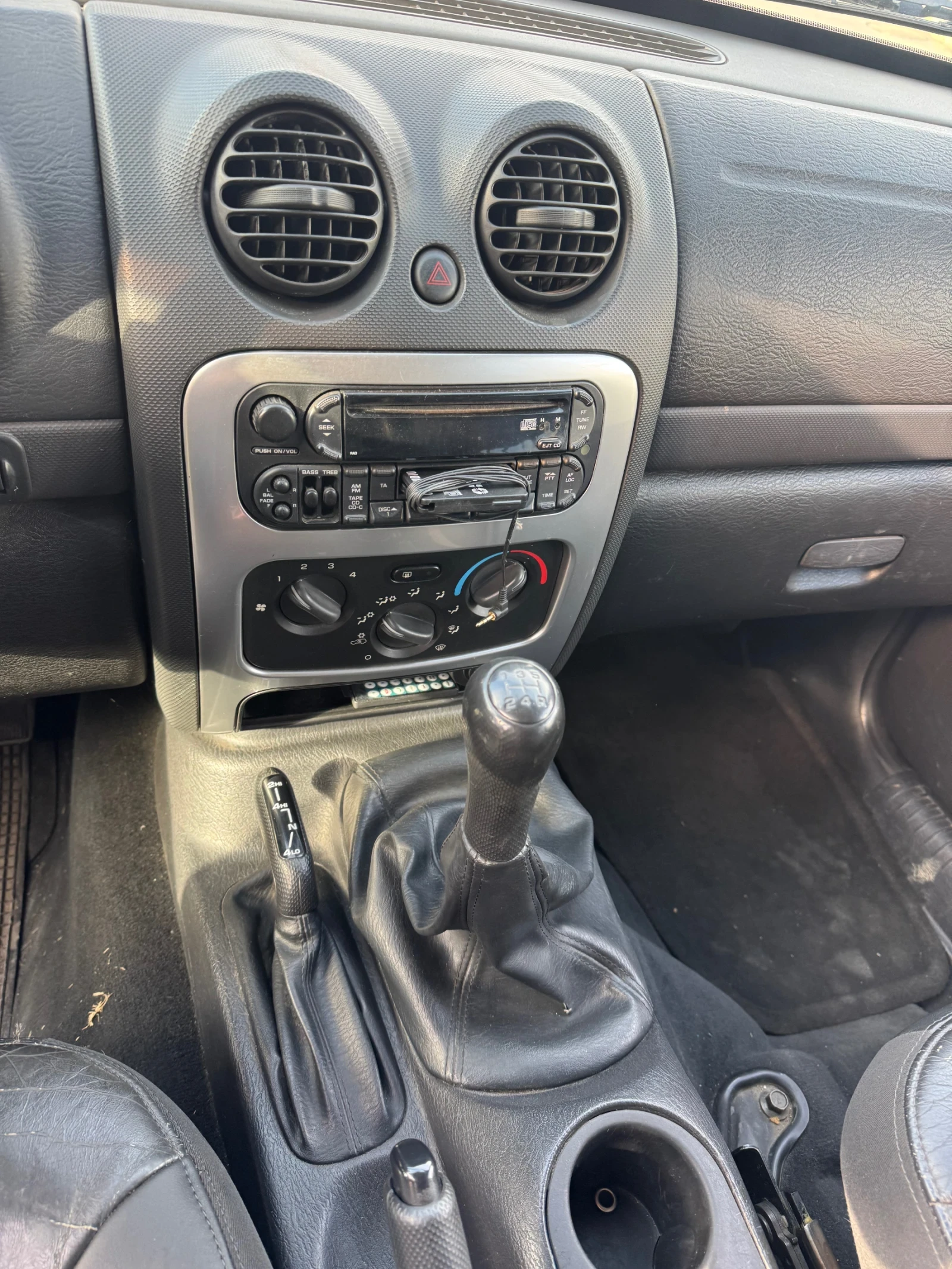 Jeep Cherokee 2.5 CRDI, снимка 8 - Автомобили и джипове - 56642444