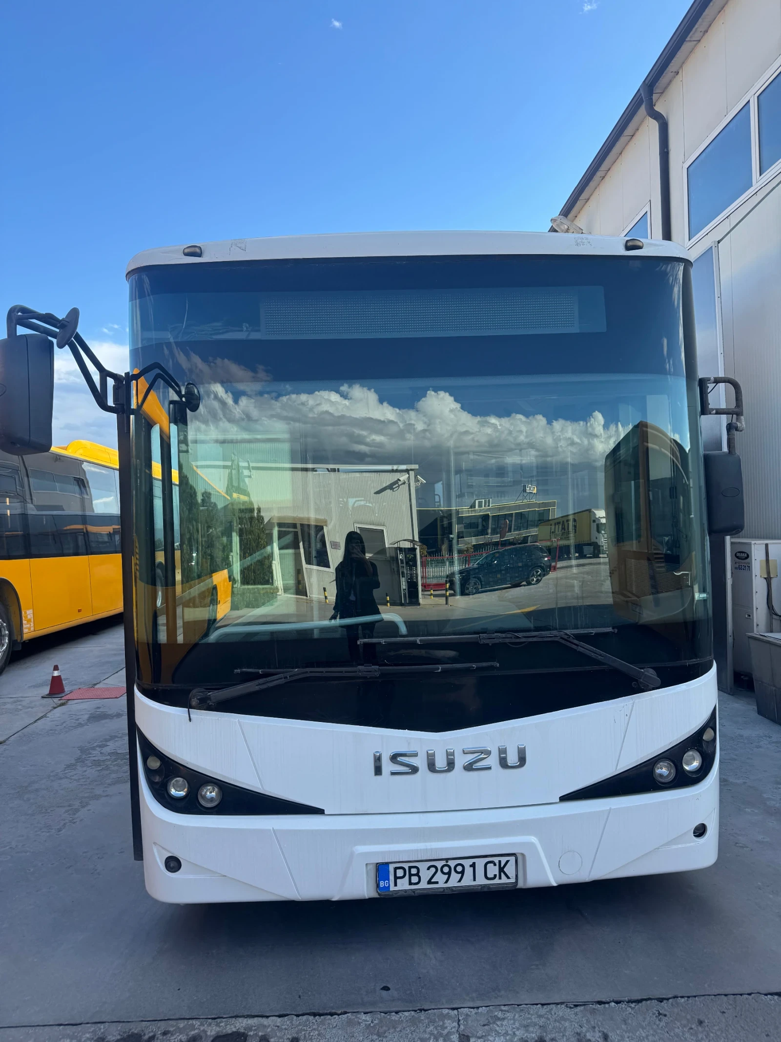 Isuzu Novocitti  - изображение 2