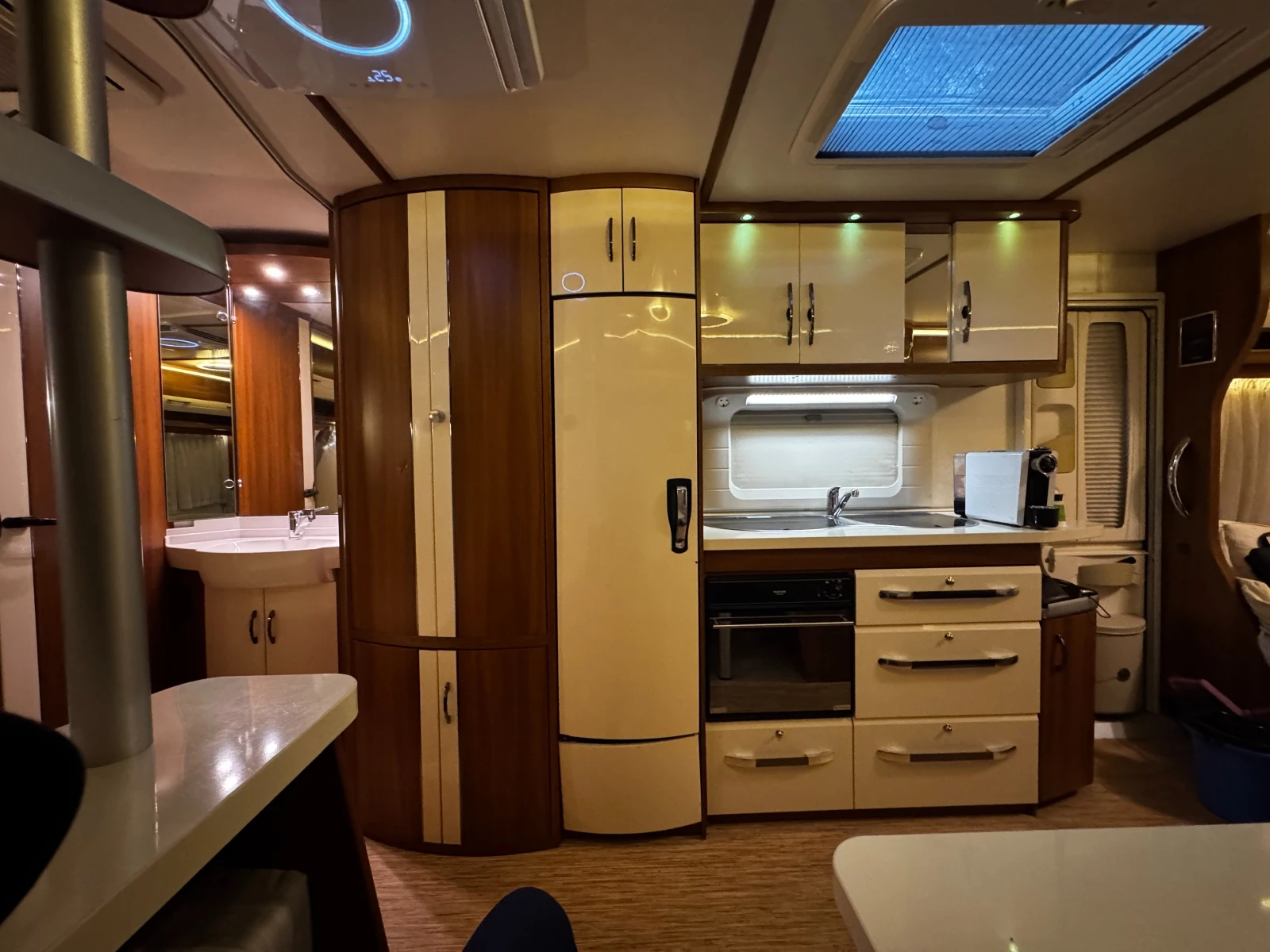 Каравана Hobby 645 VIP - изображение 8