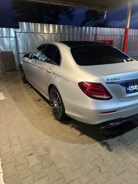 Mercedes-Benz E 220, снимка 2