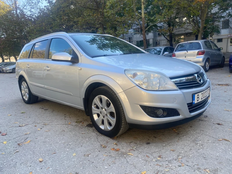 Opel Astra 1.7 CDTI , снимка 2 - Автомобили и джипове - 47704236