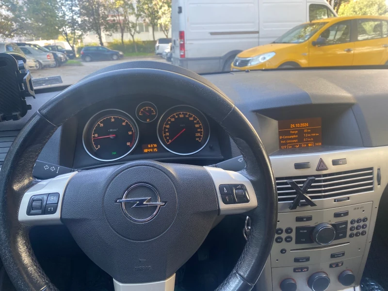 Opel Astra 1.7 CDTI , снимка 14 - Автомобили и джипове - 47704236