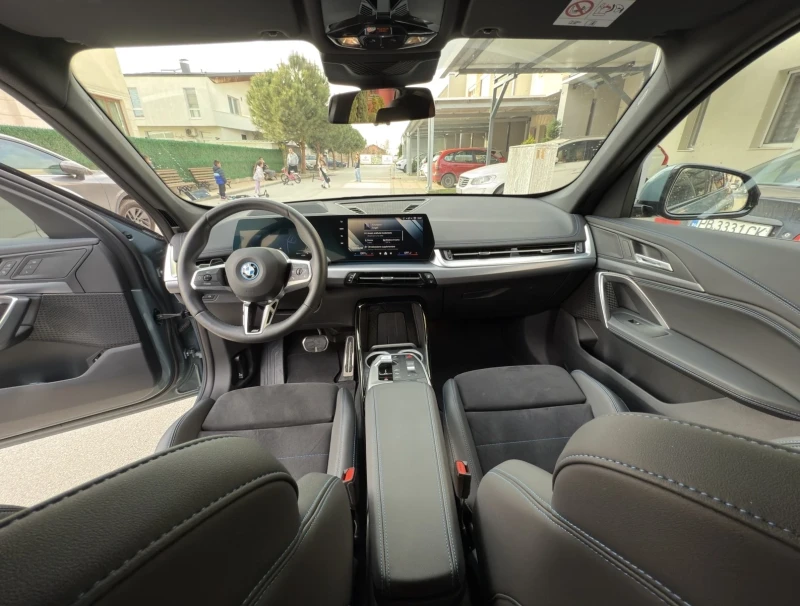 BMW iX1, снимка 11 - Автомобили и джипове - 52396555