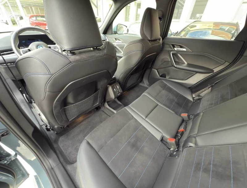 BMW iX1, снимка 8 - Автомобили и джипове - 52396555
