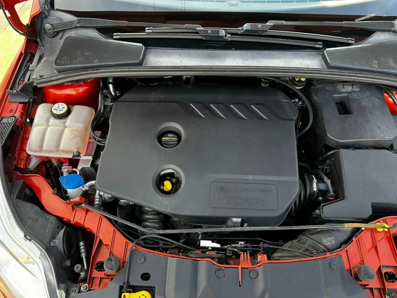 Ford Focus 1.6 TDCI - СЕДАН, снимка 14 - Автомобили и джипове - 51622532