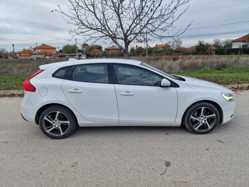 Volvo V40 2.0D automat , снимка 4 - Автомобили и джипове - 52460996