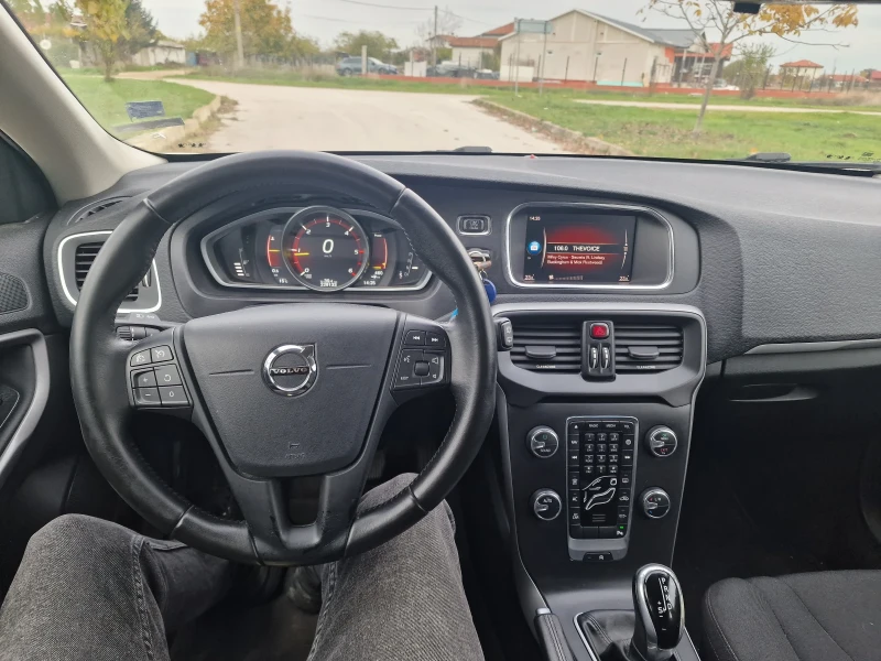 Volvo V40 2.0D automat , снимка 8 - Автомобили и джипове - 52460996