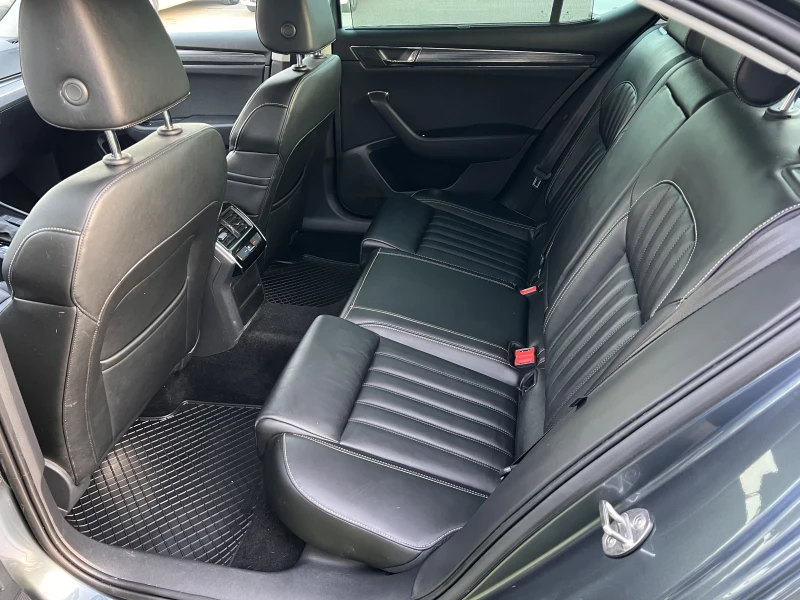 Skoda Superb STYLE/1.5TSI/150K.C./7DSG, снимка 10 - Автомобили и джипове - 53468203