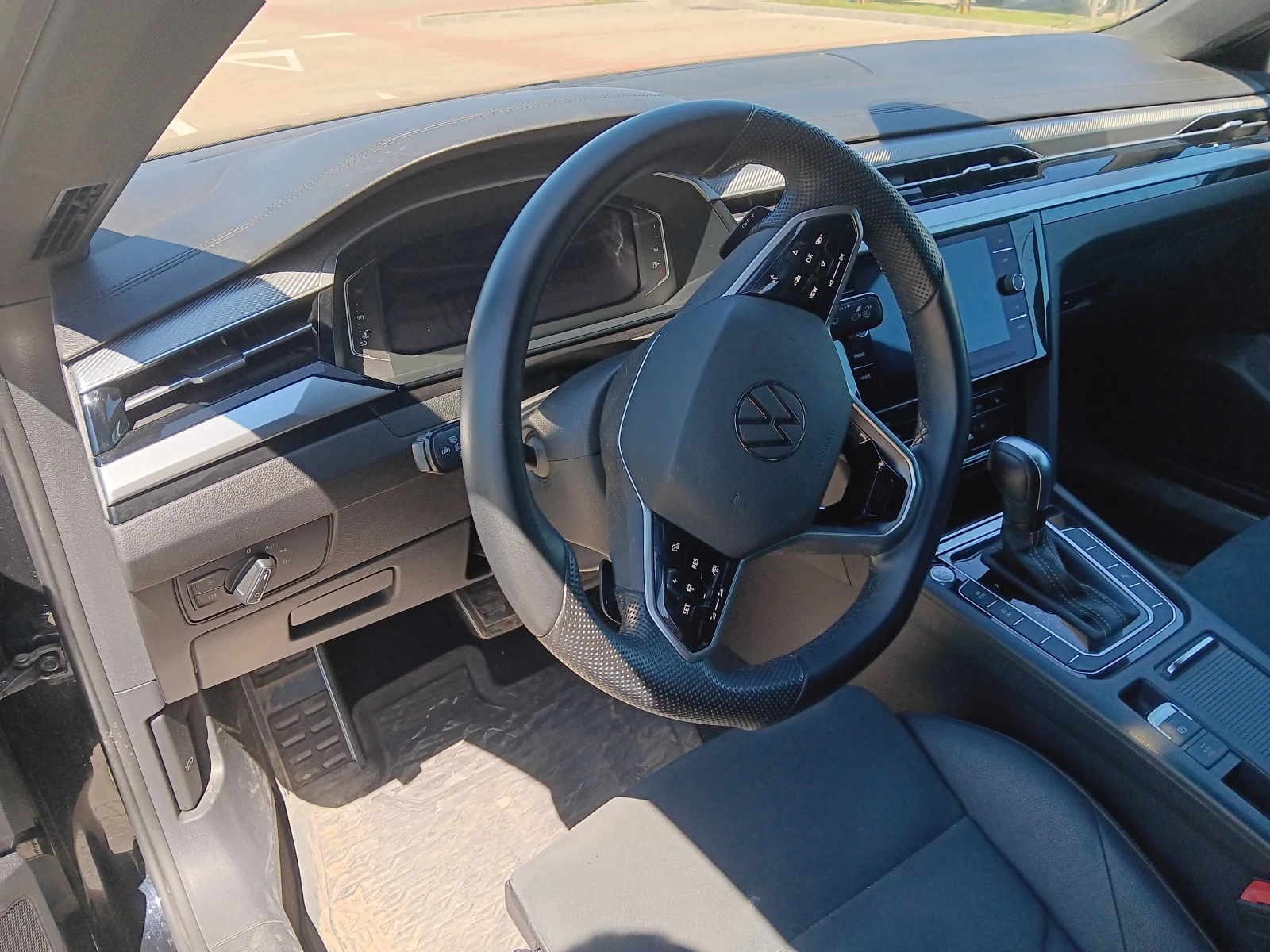 VW Arteon Arteon R-Line 2, 0 l TSI OPF - изображение 9