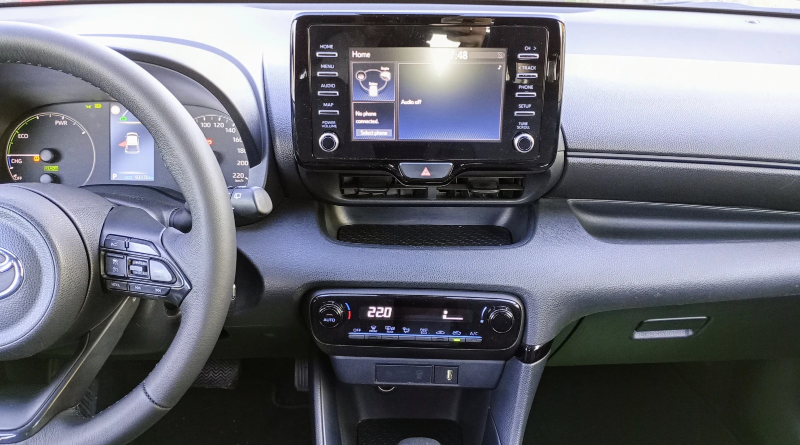 Toyota Yaris 1.5 93 кс Hybrid e-CVT  - изображение 8