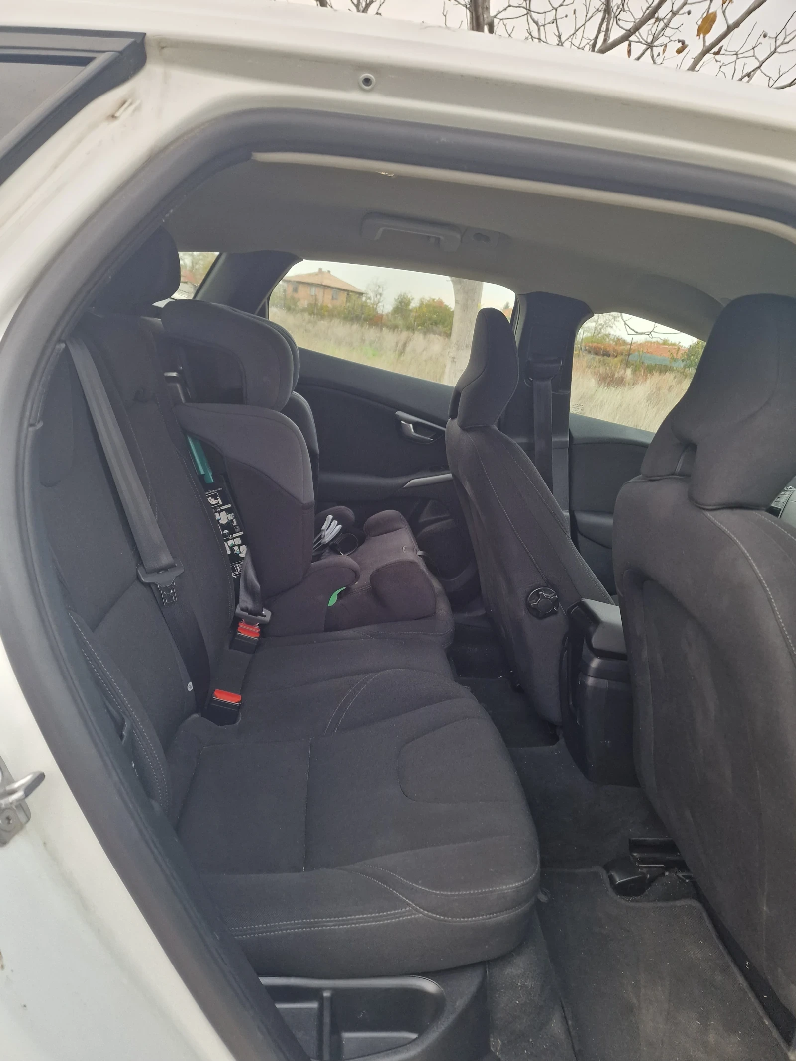 Volvo V40 2.0D automat  - изображение 7