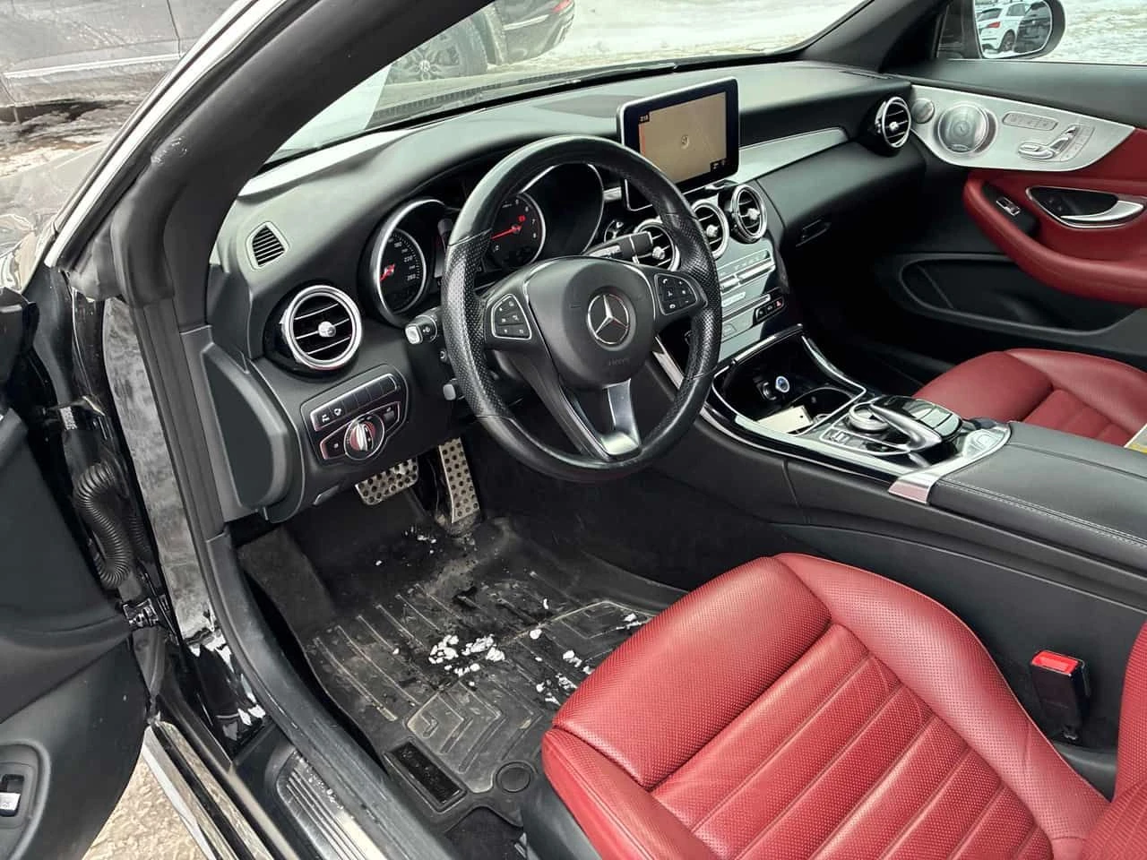 Mercedes-Benz C 300 CARFAX/Клип/Червена кожа/Подгрев/Обдух/360 камера - изображение 6