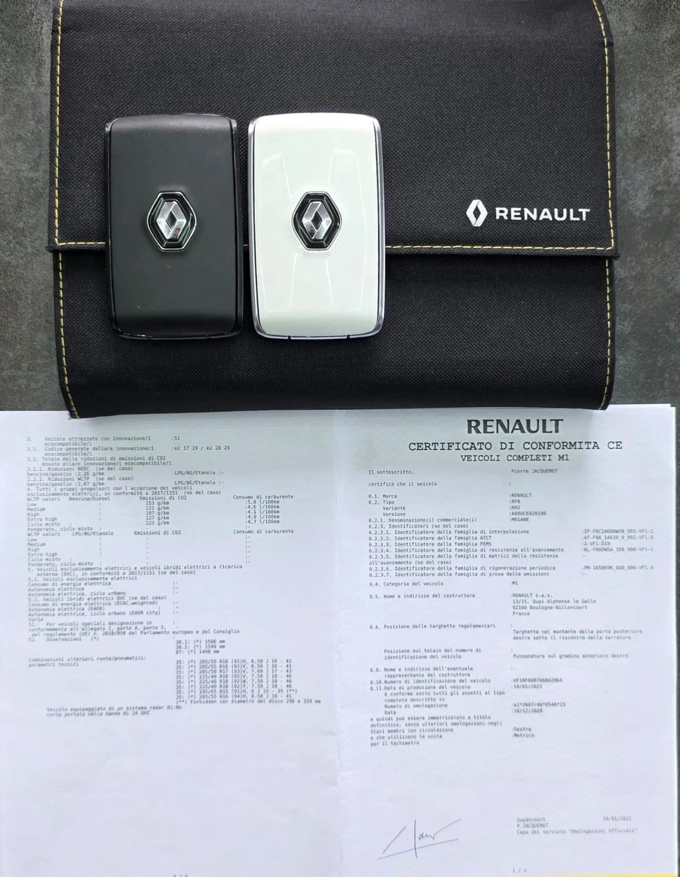 Renault Megane 1.5dci AT Grandtour, снимка 17 - Автомобили и джипове - 54088142