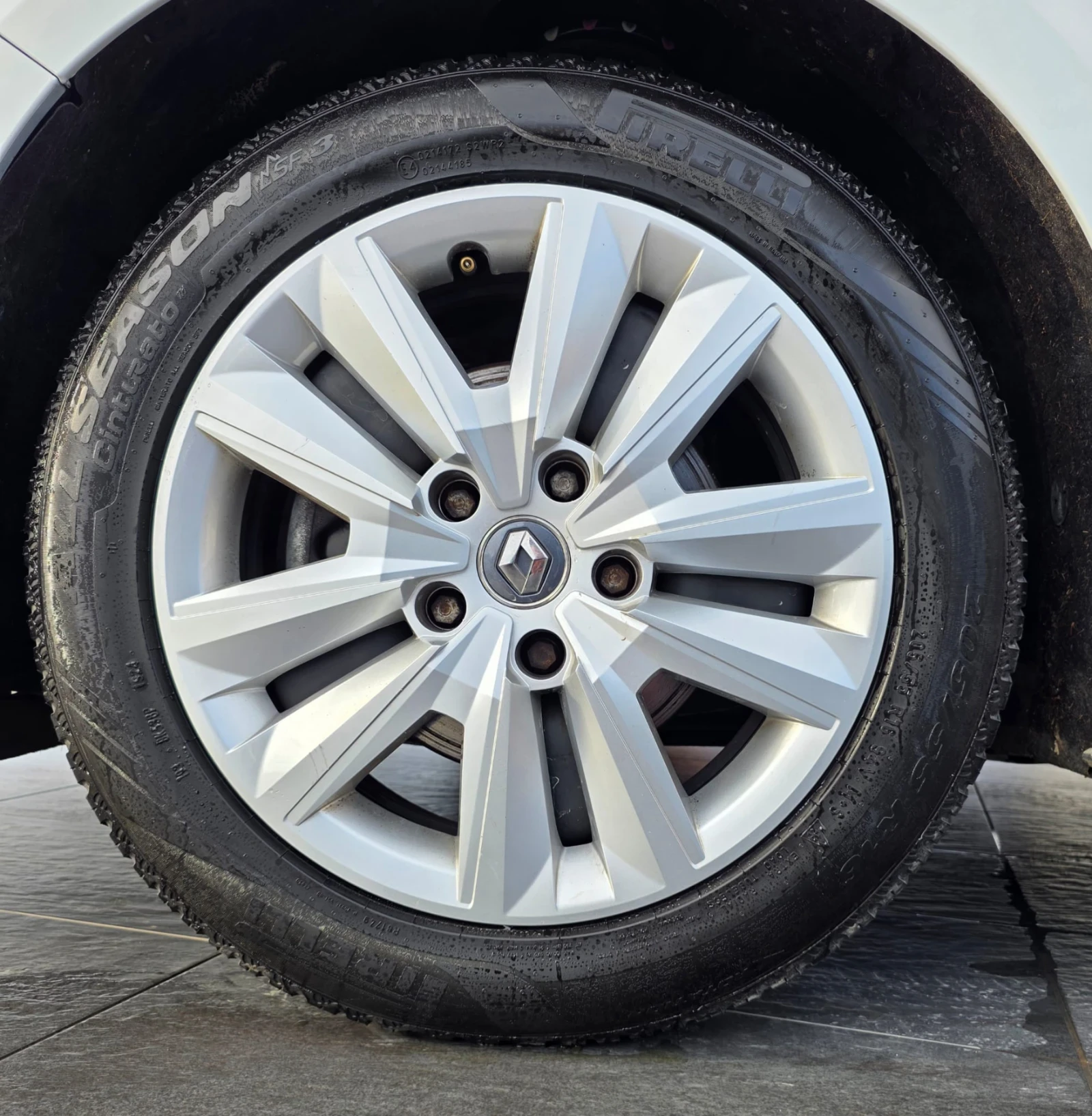 Renault Megane 1.5dci AT Grandtour, снимка 15 - Автомобили и джипове - 54088142