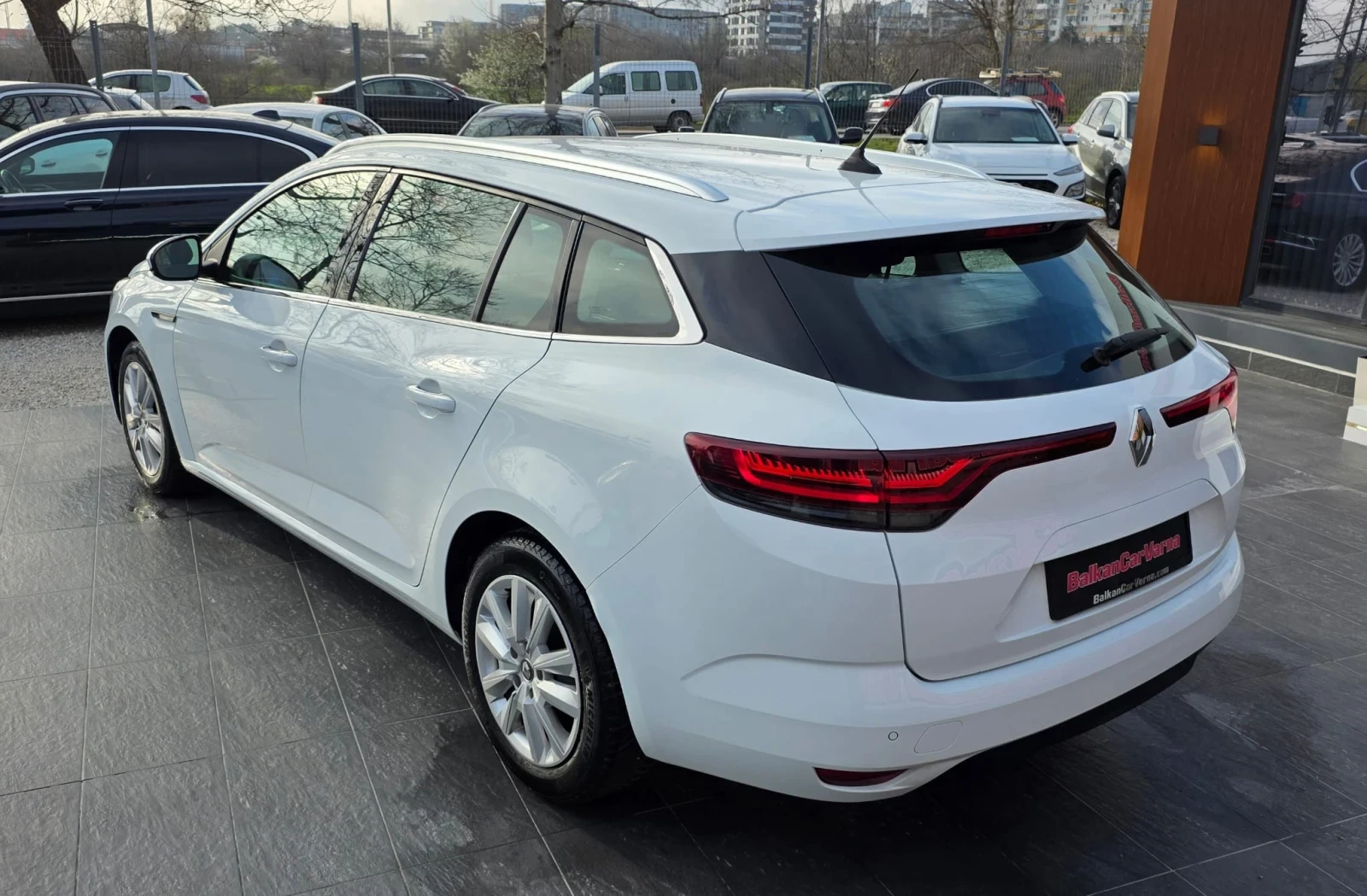 Renault Megane 1.5dci AT Grandtour, снимка 6 - Автомобили и джипове - 54088142