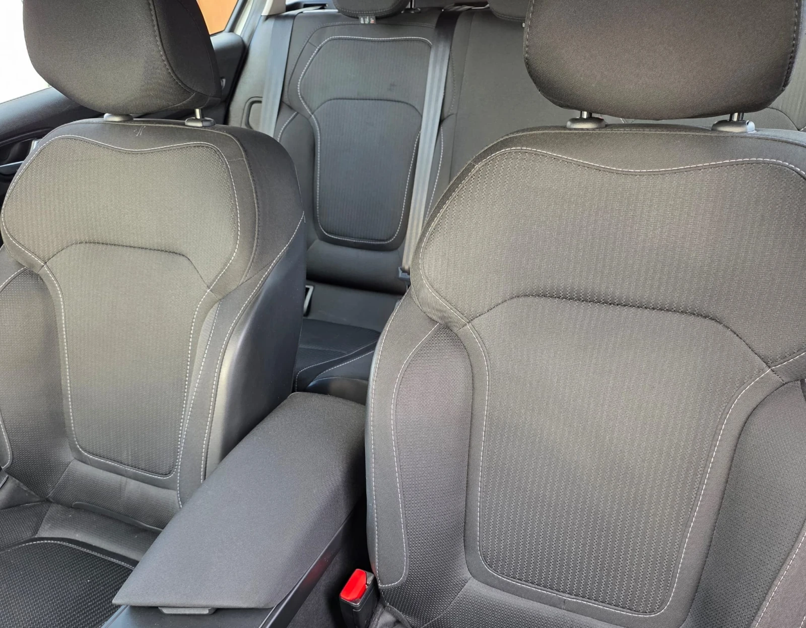 Renault Megane 1.5dci AT Grandtour, снимка 13 - Автомобили и джипове - 54088142