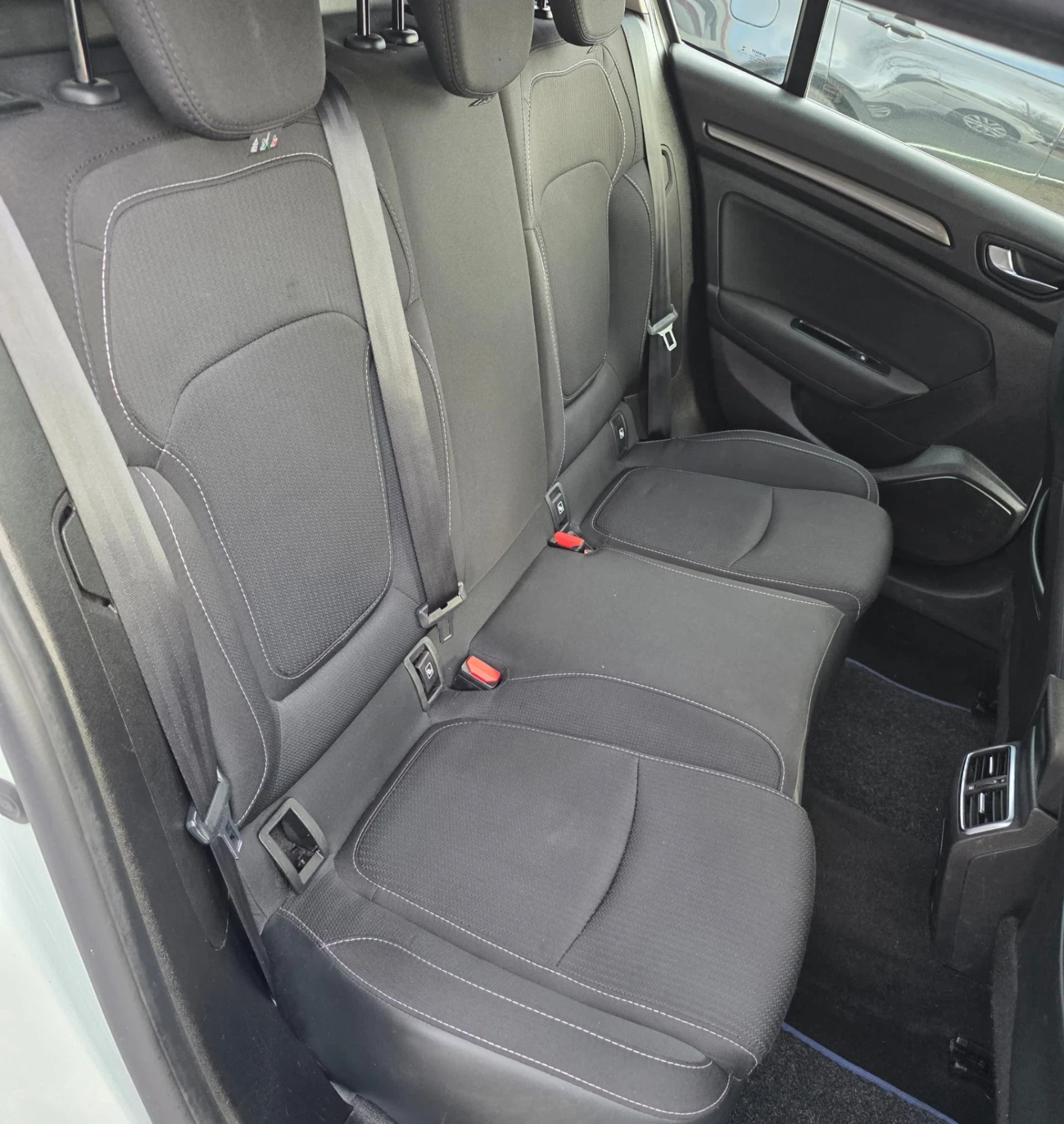 Renault Megane 1.5dci AT Grandtour, снимка 11 - Автомобили и джипове - 54088142