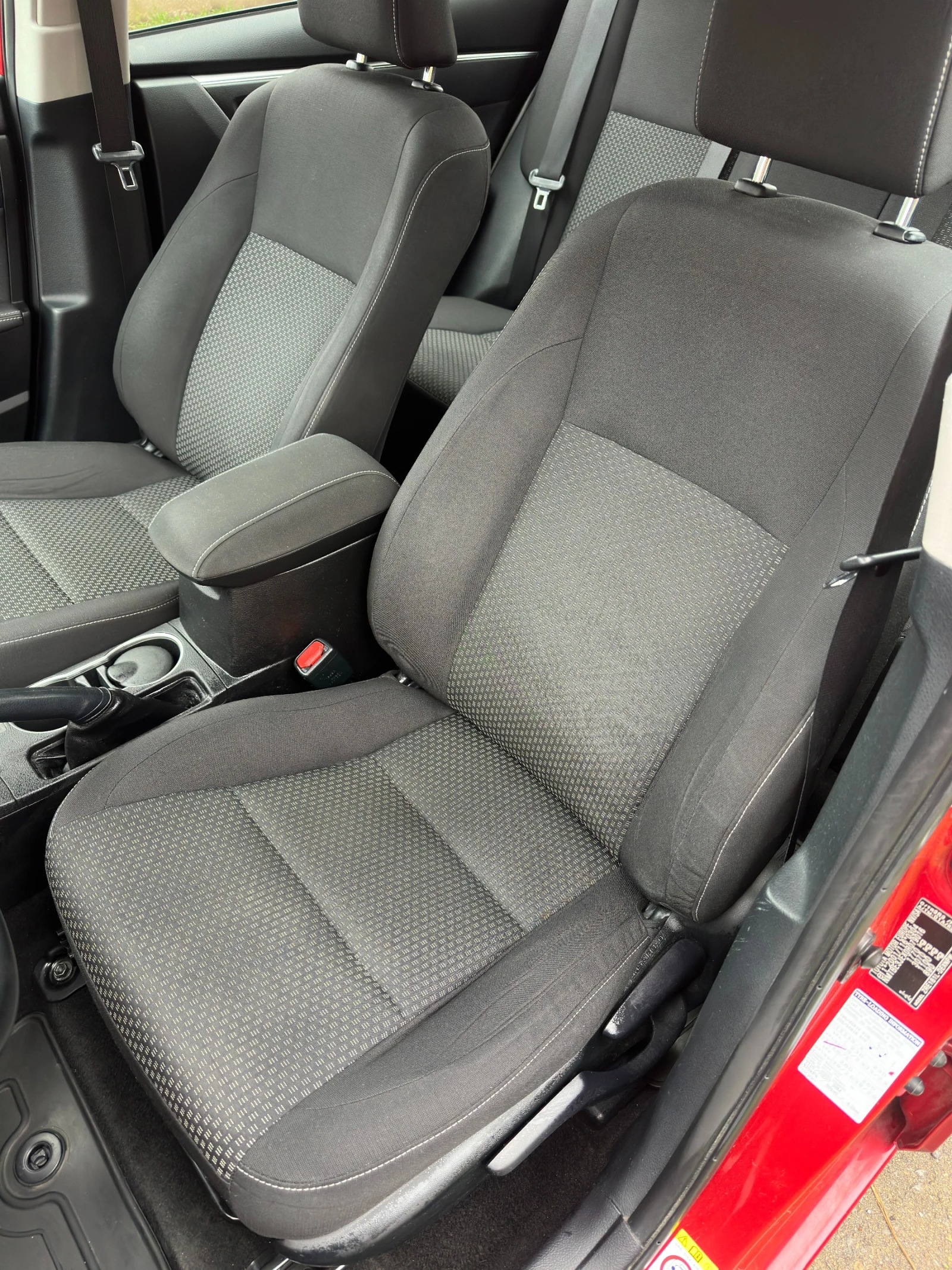 Toyota Corolla 1.6i Газ, снимка 8 - Автомобили и джипове - 54697221