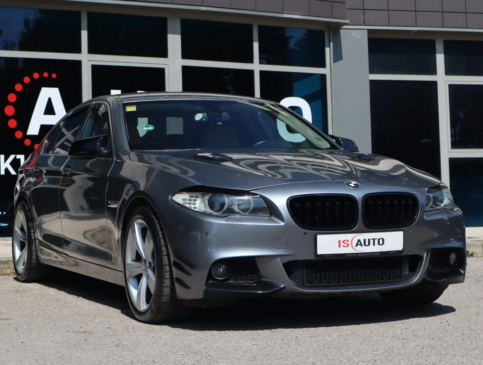 BMW 530 3.0d/xDrive/PDC/M-Packet/Камера/Мемори, снимка 3 - Автомобили и джипове - 55409192