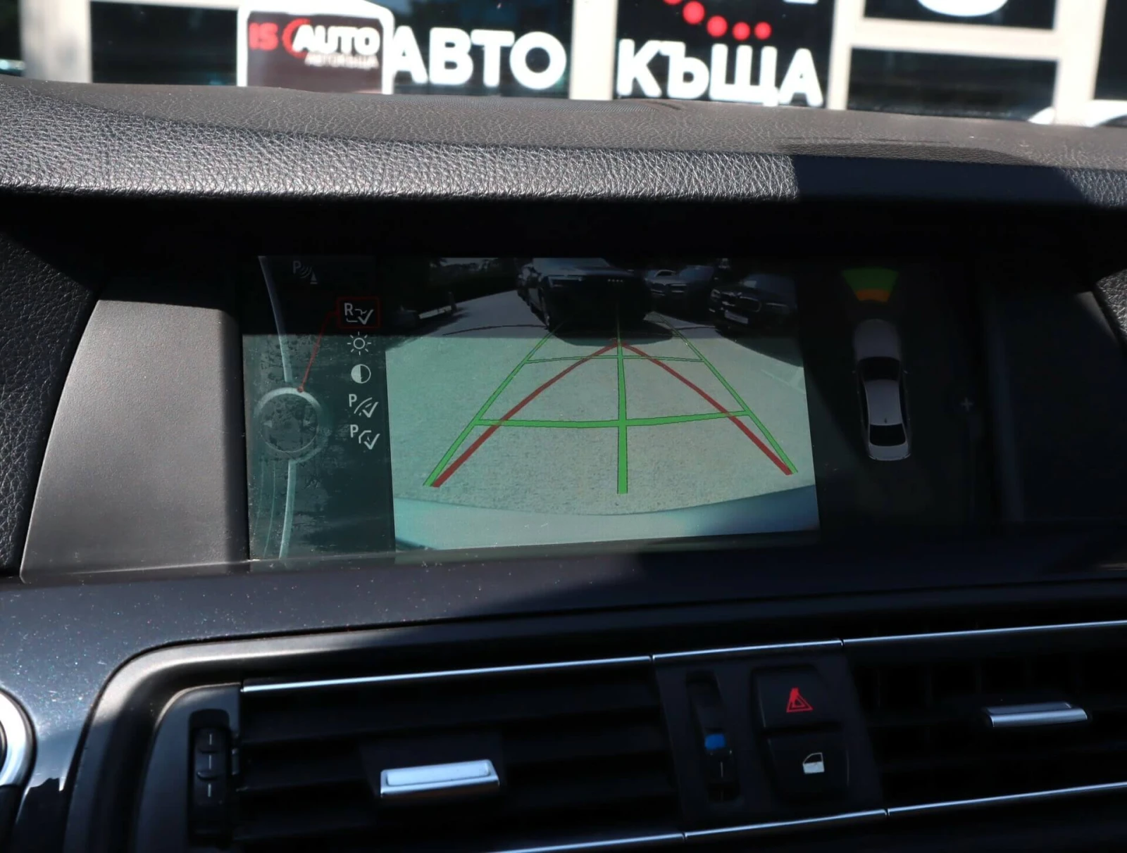 BMW 530 3.0d/xDrive/PDC/M-Packet/Камера/Мемори, снимка 12 - Автомобили и джипове - 55409192
