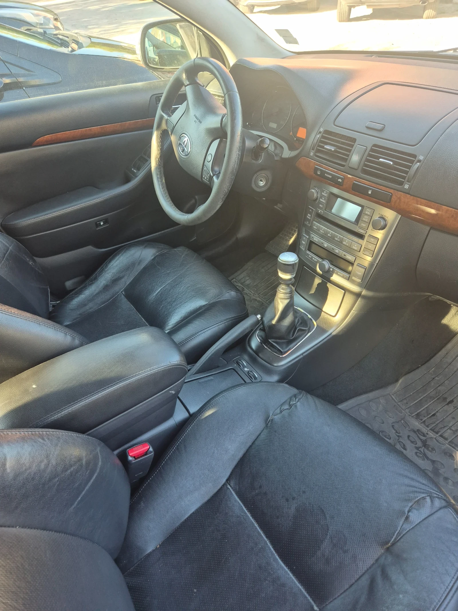 Toyota Avensis 2.2 D-4D, снимка 10 - Автомобили и джипове - 55612891