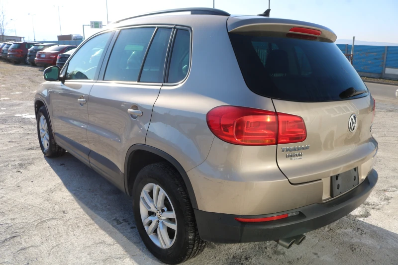 VW Tiguan 2.0 TSI 4x4, снимка 2 - Автомобили и джипове - 49045918